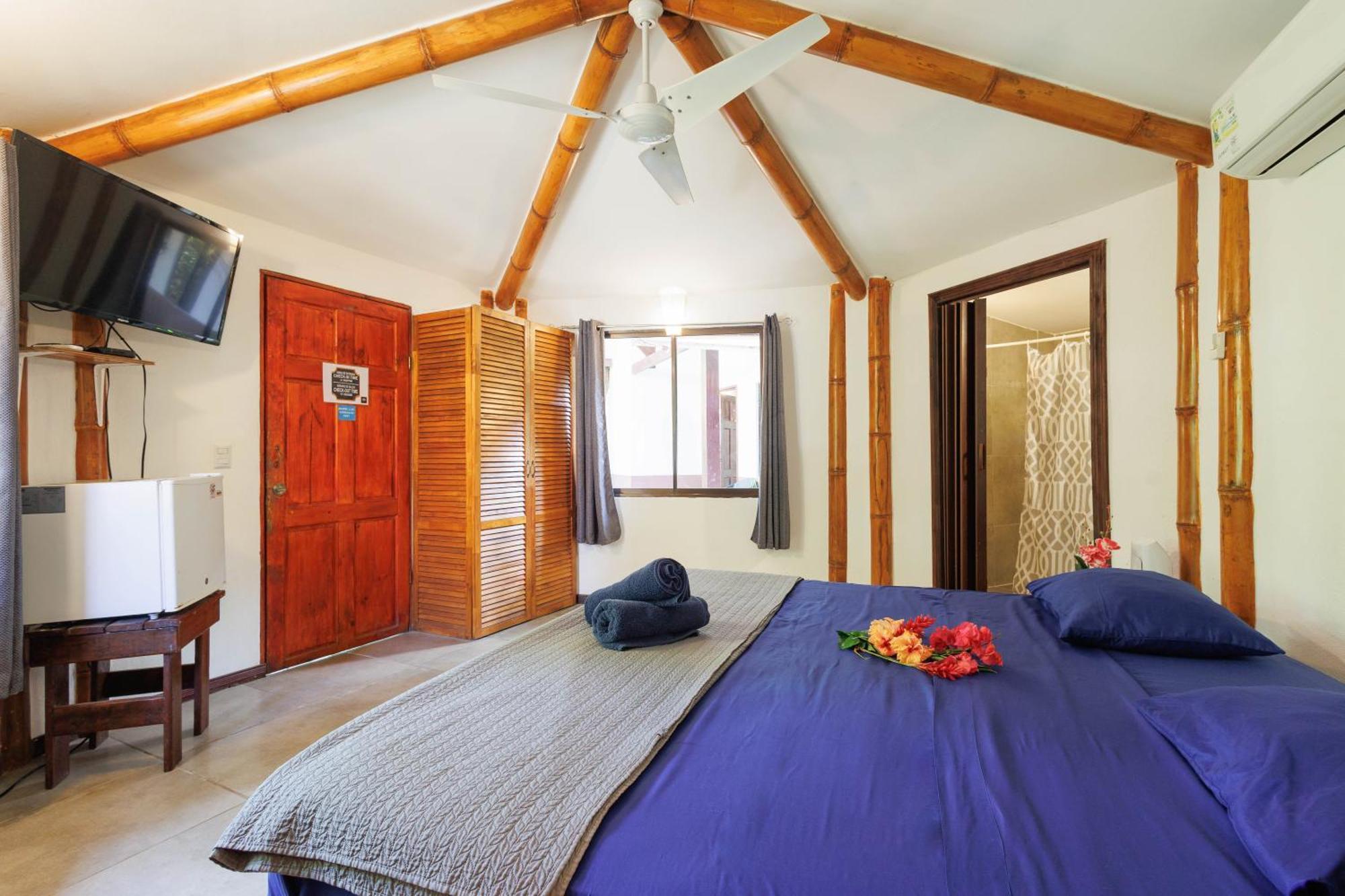 Hotel Bambutel Cocles Puerto Viejo de Talamanca Zewnętrze zdjęcie