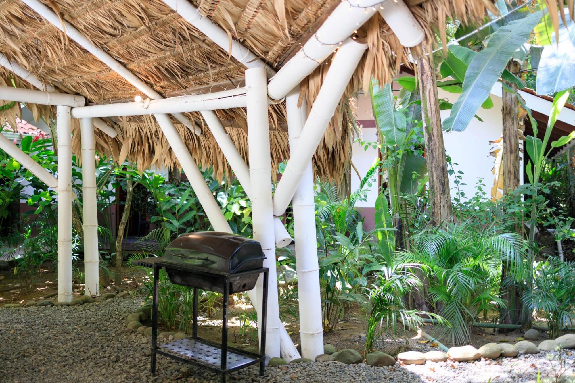 Hotel Bambutel Cocles Puerto Viejo de Talamanca Zewnętrze zdjęcie