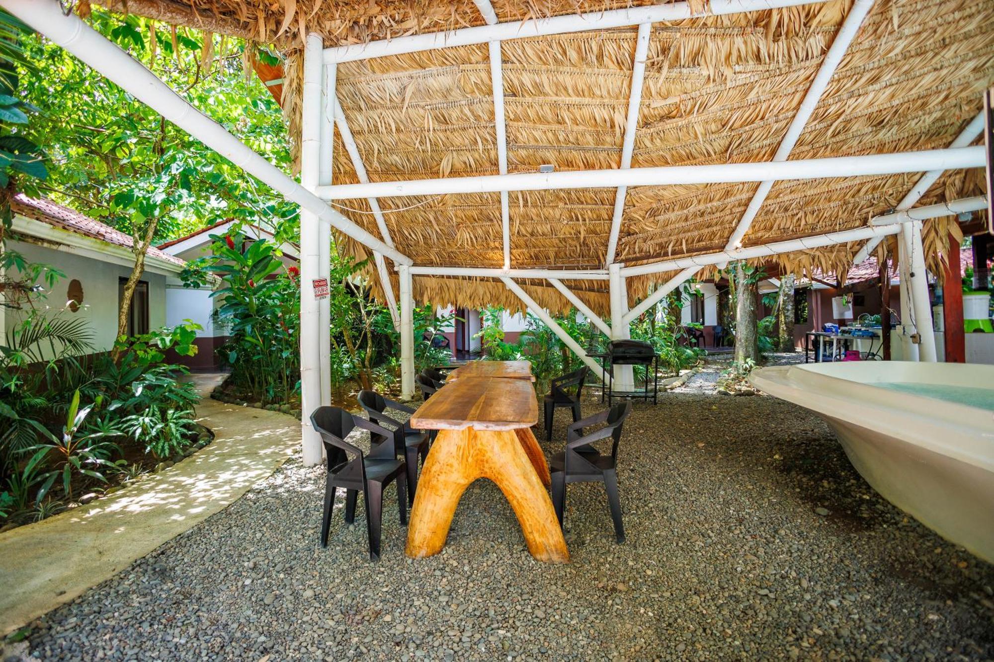 Hotel Bambutel Cocles Puerto Viejo de Talamanca Zewnętrze zdjęcie