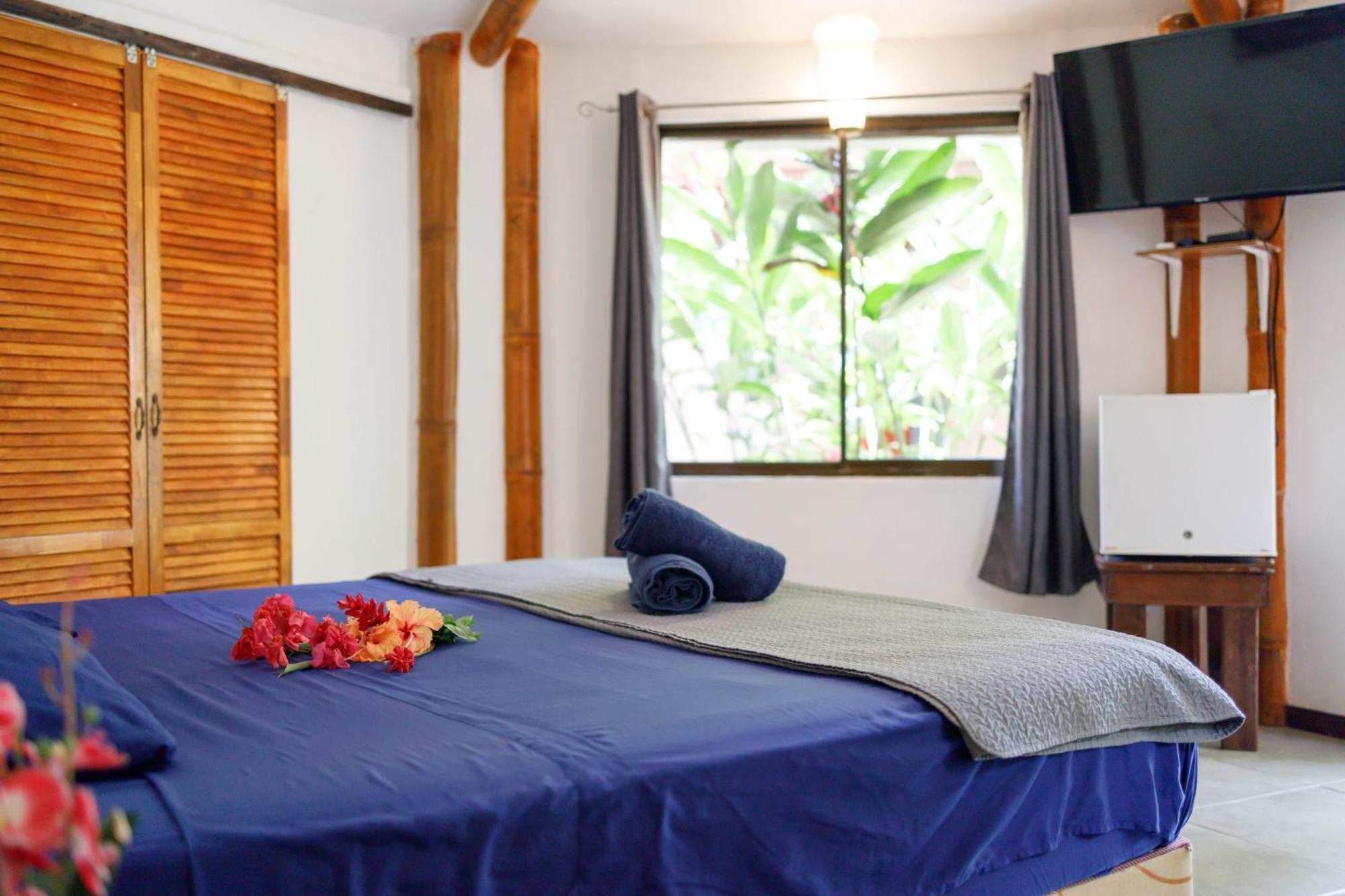 Hotel Bambutel Cocles Puerto Viejo de Talamanca Zewnętrze zdjęcie